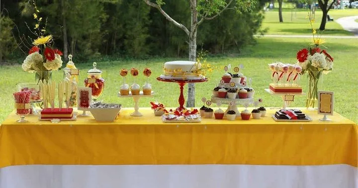 Cómo decorar una mesa de dulces