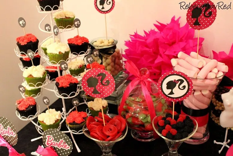 Cómo decorar una mesa para una fiesta de Barbie | Una vitrina ... Cómo decorar una mesa para una fiesta de Barbie | Una vitrina ...