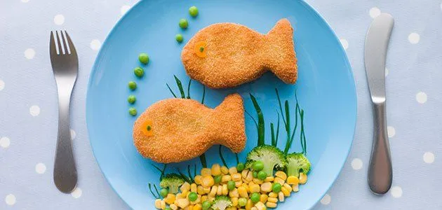 Cómo decorar los platos de comida de los niños