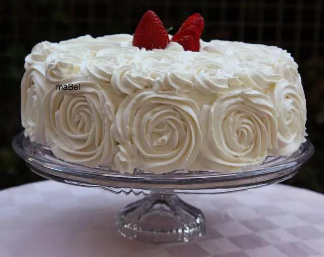 Decorar una tarta con rosas ~ Pasteles de colores
