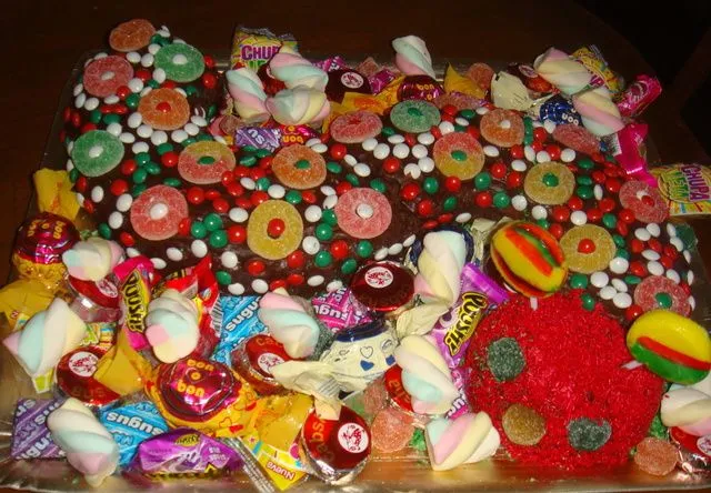 COMO DECORAR TORTA CON GOLOSINAS - Imagui