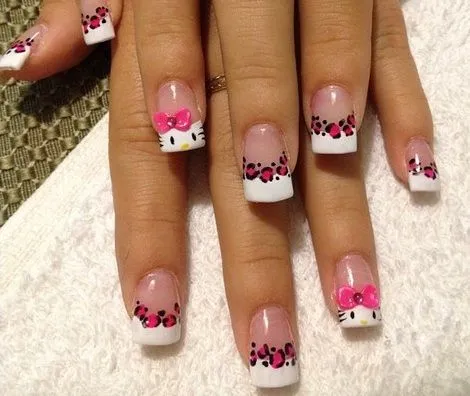 Decorar uñas Hello Kitty