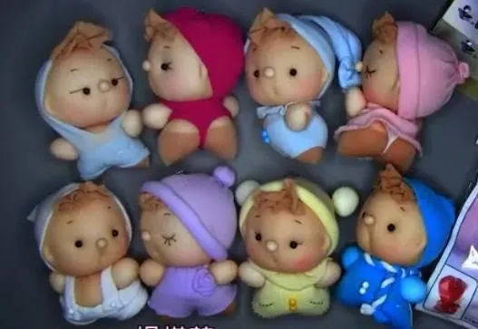 Decorate tu misma.: Muñecos con medias...increible el video! Decorate tu misma.: Muñecos con medias...increible el video!