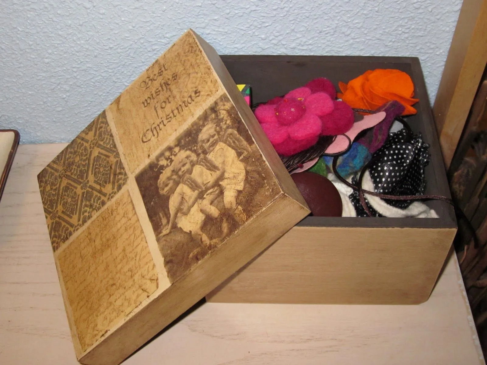 DECOUPAGE EN MADERA: CAJA ANTIGUA | EL MAR DE DORI
