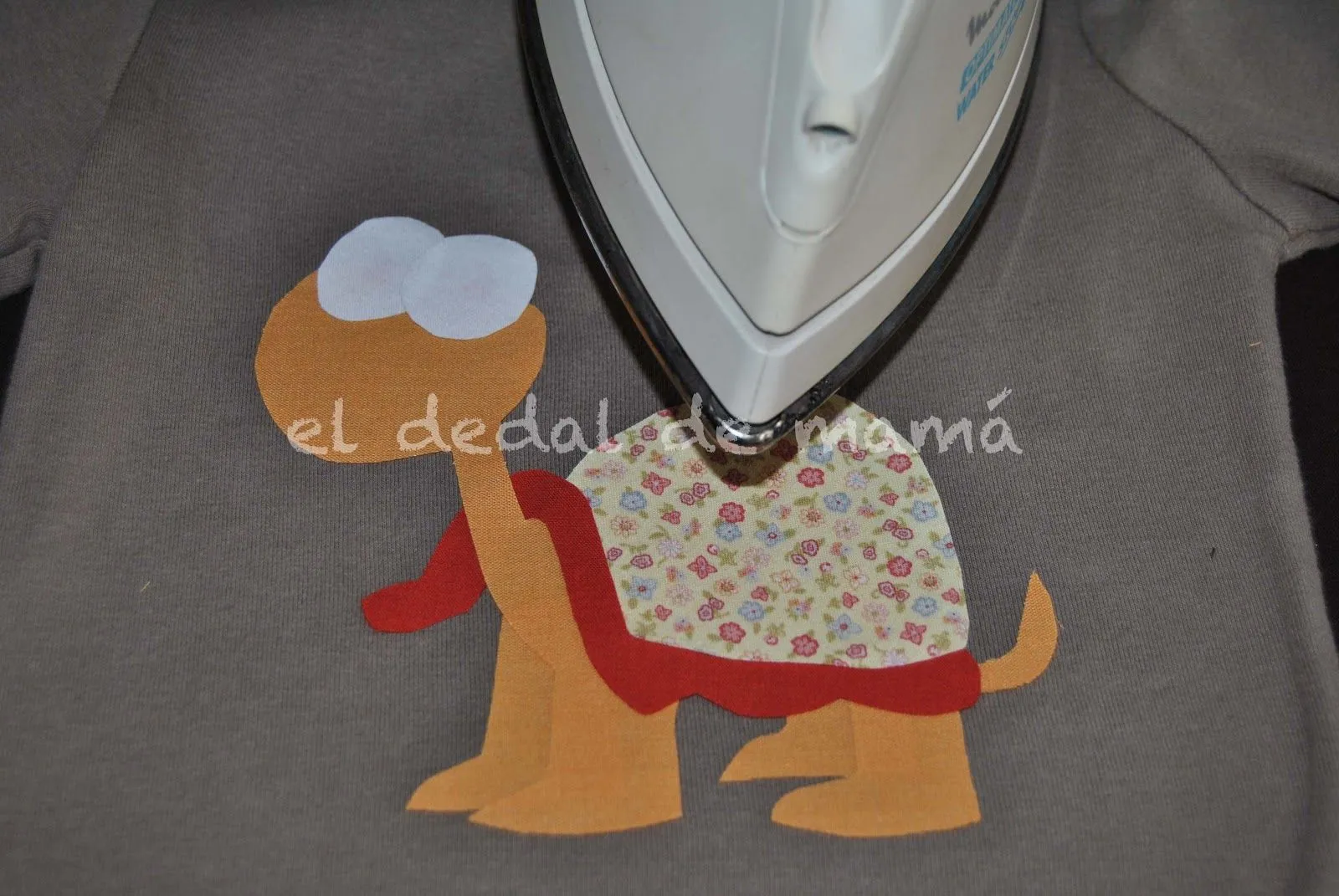 El dedal de mamá: Paso a paso. Decorar una camiseta con ... El dedal de mamá: Paso a paso. Decorar una camiseta con ...