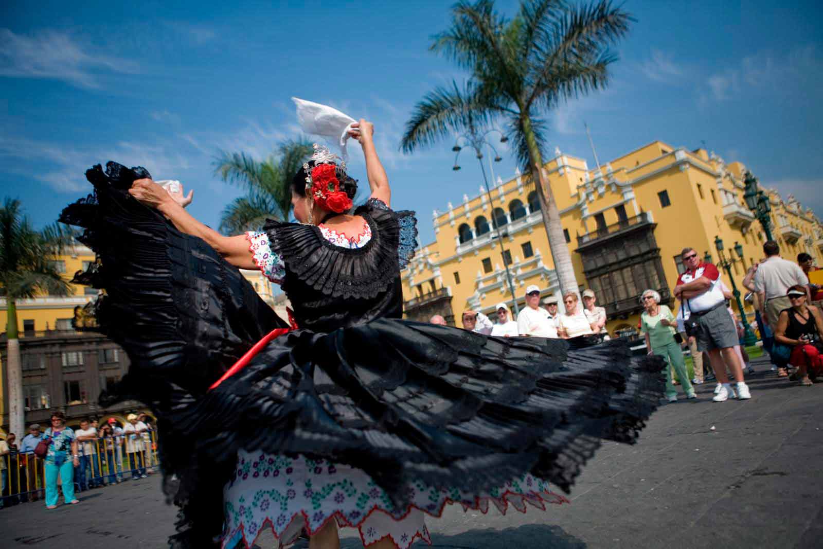 Déjate cautivar por el ritmo y encanto de la marinera | Y tú qué planes? Déjate cautivar por el ritmo y encanto de la marinera | Y tú qué planes?