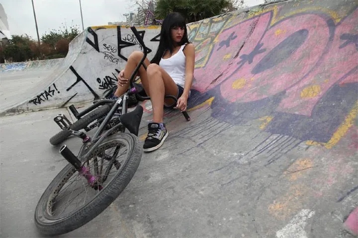 DEKAYE BLOG — *CHICAS CHICAS CHICAS…* Que interesante es... DEKAYE BLOG — *CHICAS CHICAS CHICAS…* Que interesante es...