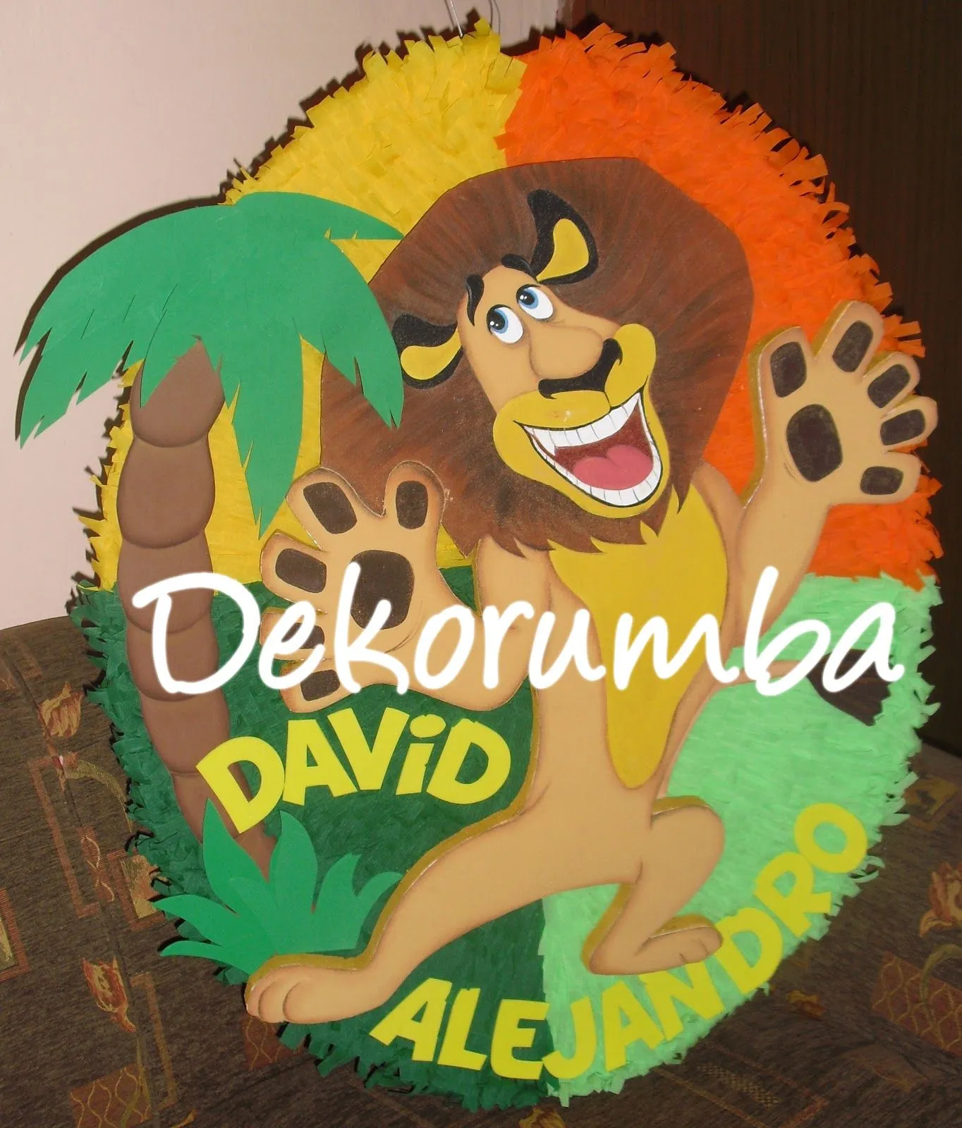 Dekorumba: Piñata Ovalada de Madagascar Dekorumba: Piñata Ovalada de Madagascar