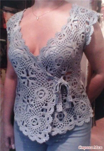 Delicadezas en crochet Gabriela: Blusa cruzada con motivos en ...