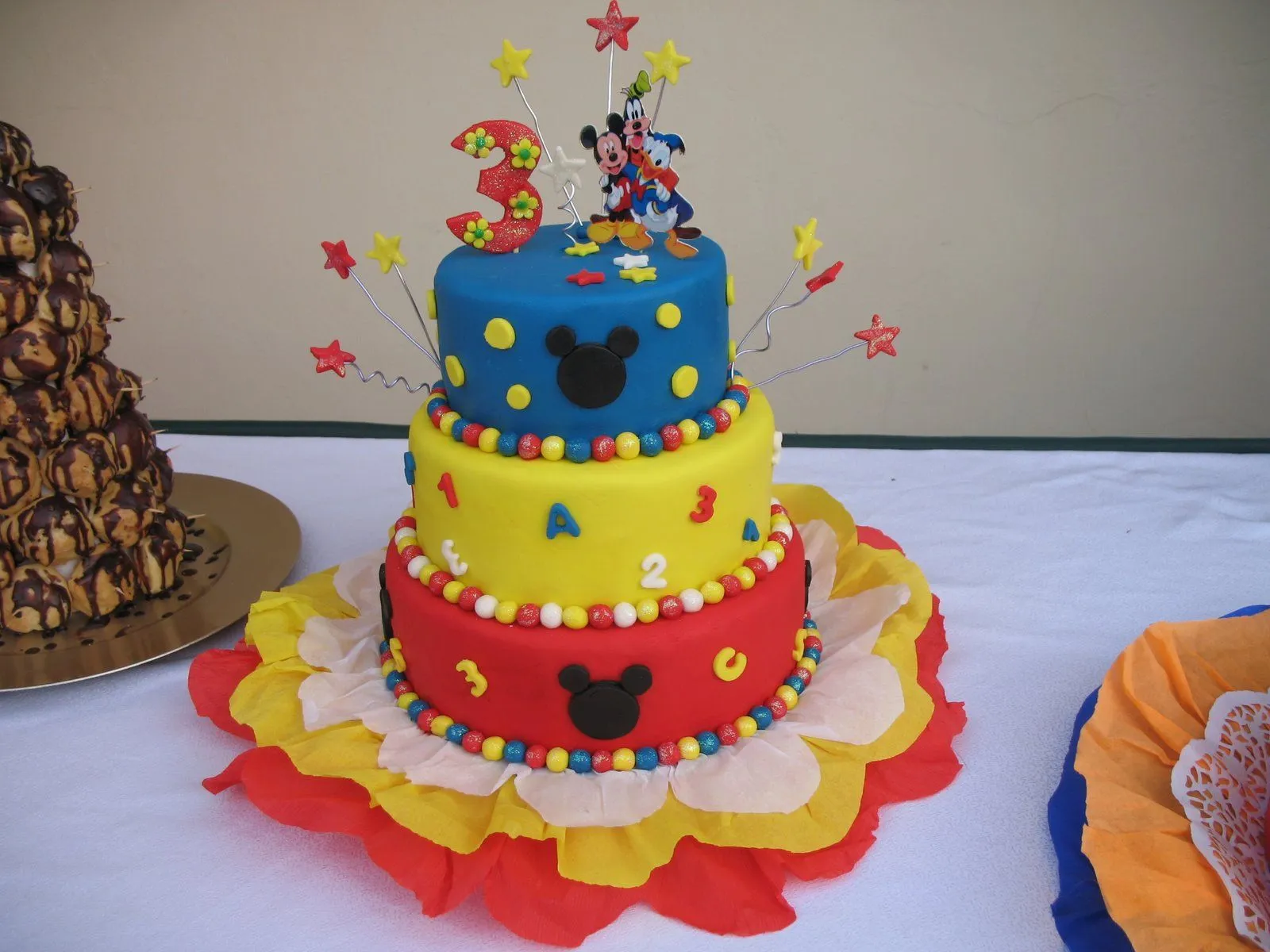 Delicias Caseras: Cumpleaños de Mickey Mouse Delicias Caseras: Cumpleaños de Mickey Mouse