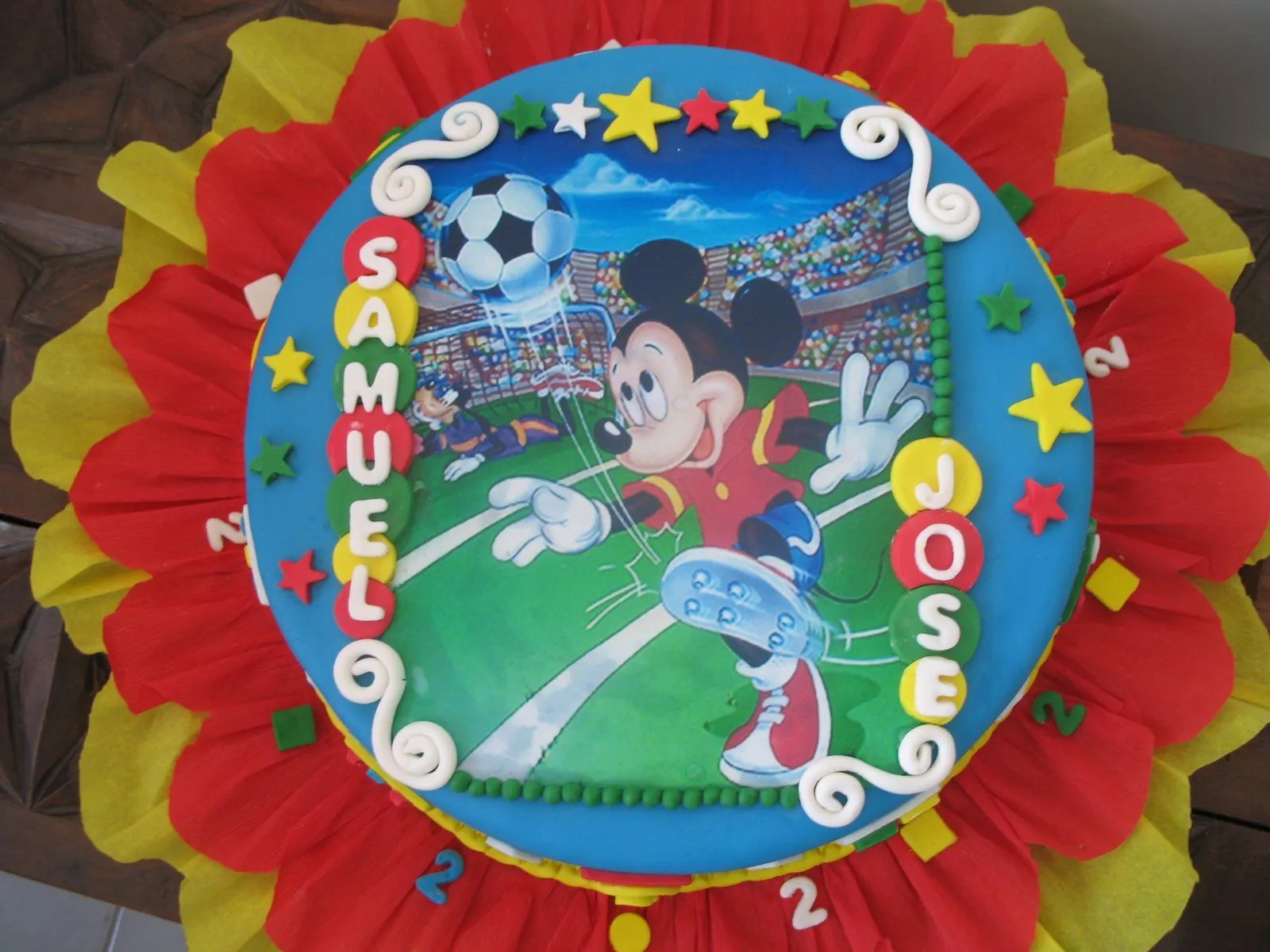 Delicias Caseras: Torta de cumpleaños - Mickey Mouse Delicias Caseras: Torta de cumpleaños - Mickey Mouse
