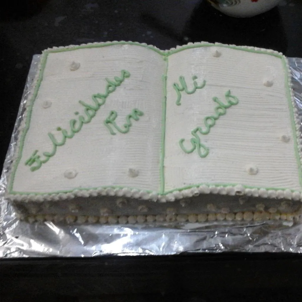deliciasfranchi on Twitter: "Torta en forma de libro de libro ...