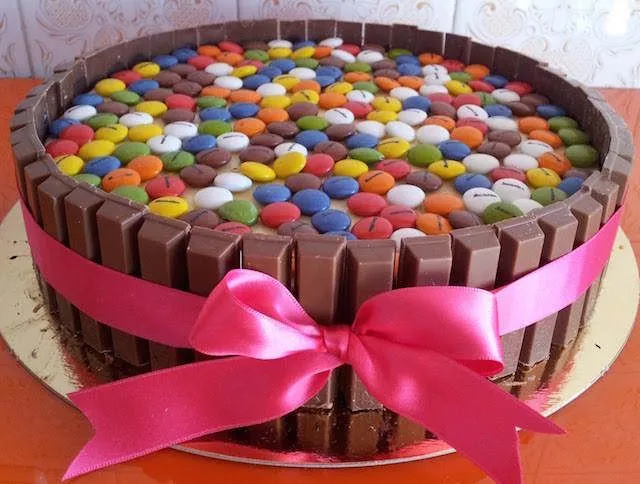 Deliciosa tarta tres chocolates para cada fiesta Deliciosa tarta tres chocolates para cada fiesta