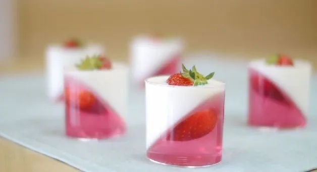 Delicioso postre con gelatina y panacota - Javies.com Delicioso postre con gelatina y panacota - Javies.com