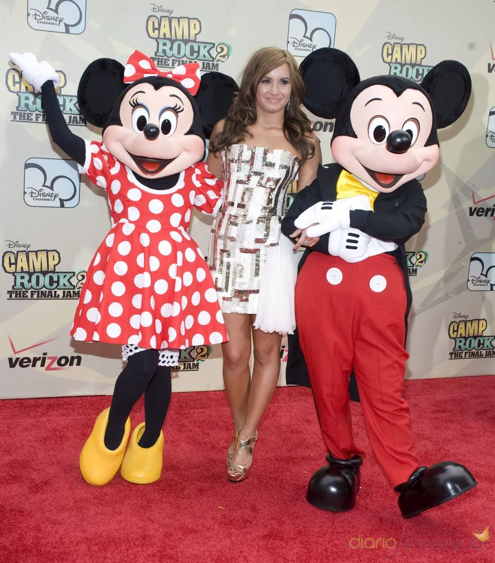 Demi Lovato con Minnie y Mickey Mouse - Fotos de ocio en Diario ...