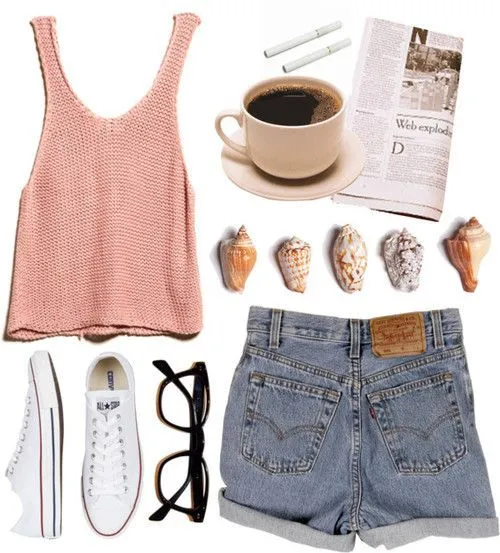 Denim y tenis, ideales para un día relajado de verano. Encuentra ... Denim y tenis, ideales para un día relajado de verano. Encuentra ...