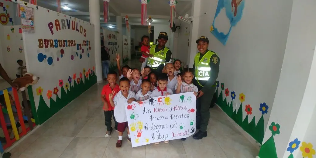 X 上的 Departamento de Policía Chocó:「Con una colorida cartelera en el #DiaMundialContraElTrabajoInfantil, los niños y niñas de Istmina, dicen #NoAlTrabajoInfantil #PorLosSueñosDeLaNiñez https://t.co/PhDcfklAfY」 / X X 上的 Departamento de Policía Chocó:「Con una colorida cartelera en el #DiaMundialContraElTrabajoInfantil, los niños y niñas de Istmina, dicen #NoAlTrabajoInfantil #PorLosSueñosDeLaNiñez https://t.co/PhDcfklAfY」 / X