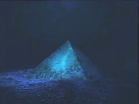 Descubren una pirámide gigante en el fondo del océano Atlántico ... Descubren una pirámide gigante en el fondo del océano Atlántico ...