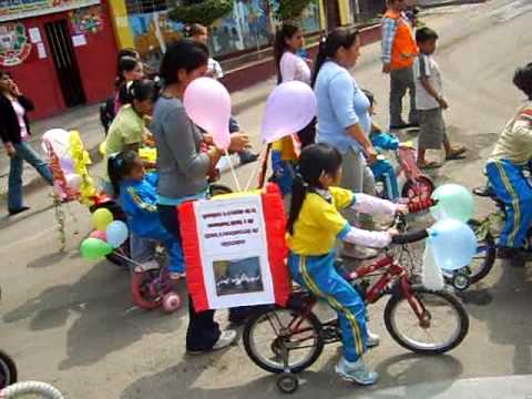 DESFILE CON BICICLETAS - YouTube