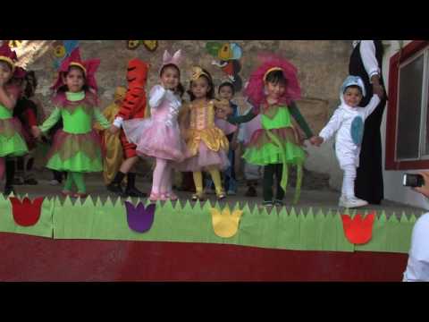 Desfile de disfraces - YouTube