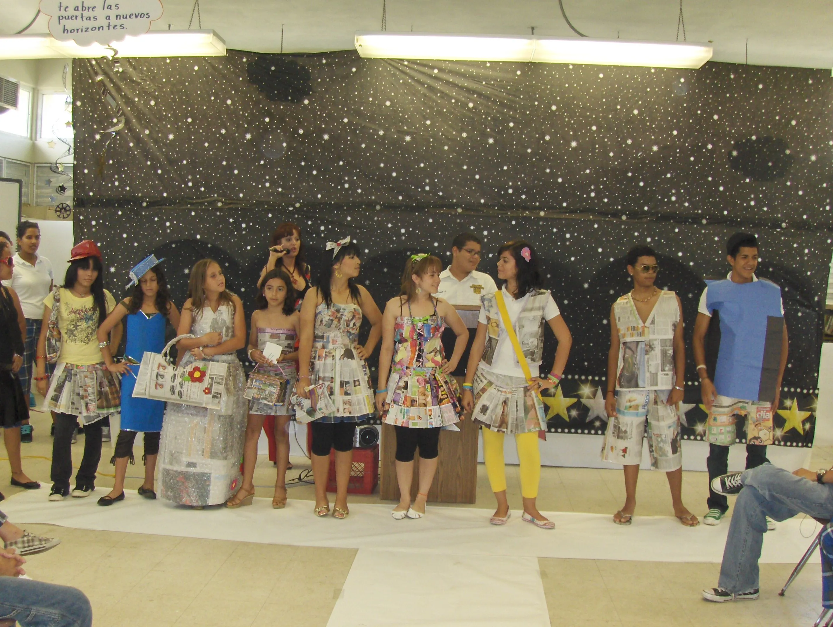 Desfile de modas de materiales reciclables | En mi biblioteca Desfile de modas de materiales reciclables | En mi biblioteca