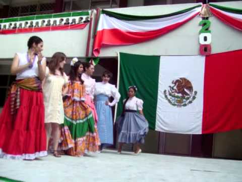 DESFILE DE TRAJES TIPICOS-INDEPENDENCIA 2010 - YouTube