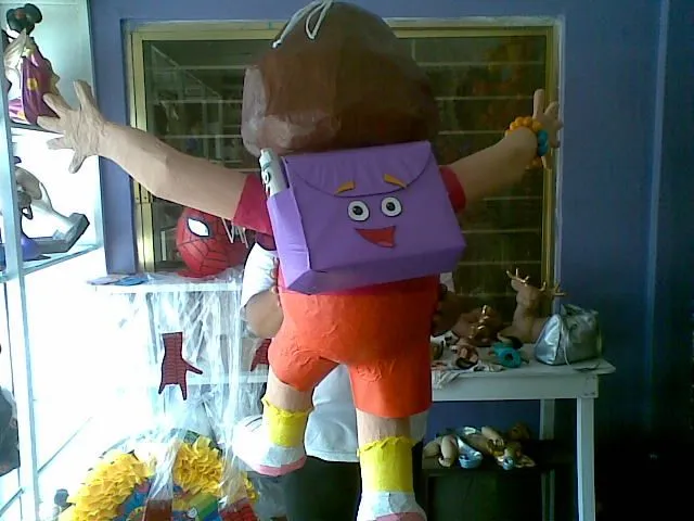 Destellos magicos sandrayahel: piñata dora la exploradora Destellos magicos sandrayahel: piñata dora la exploradora