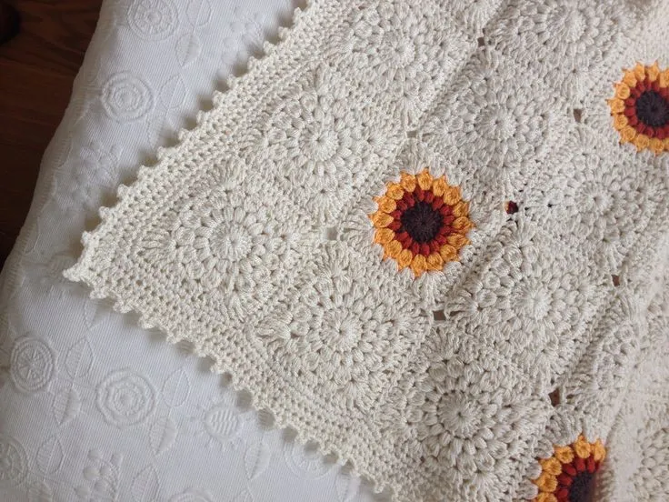 Detalle pie de cama crochet, sunburst granny square borde punto ...