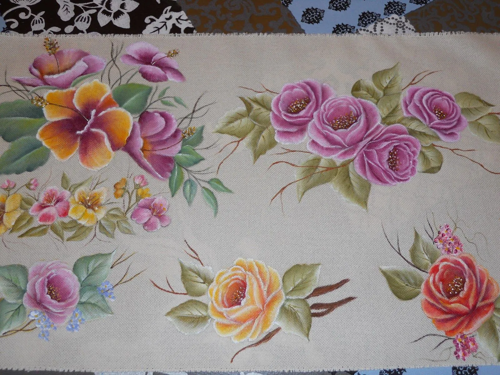 Detalles de FELI.: Pintado a mano sobre tela Detalles de FELI.: Pintado a mano sobre tela