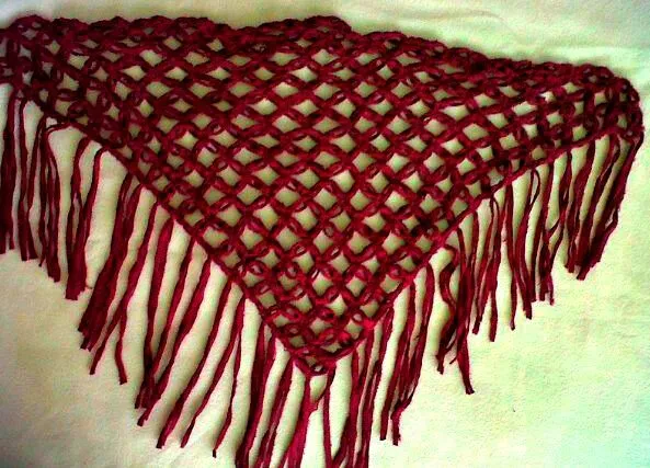 Detalles: Una pañoleta a crochet.