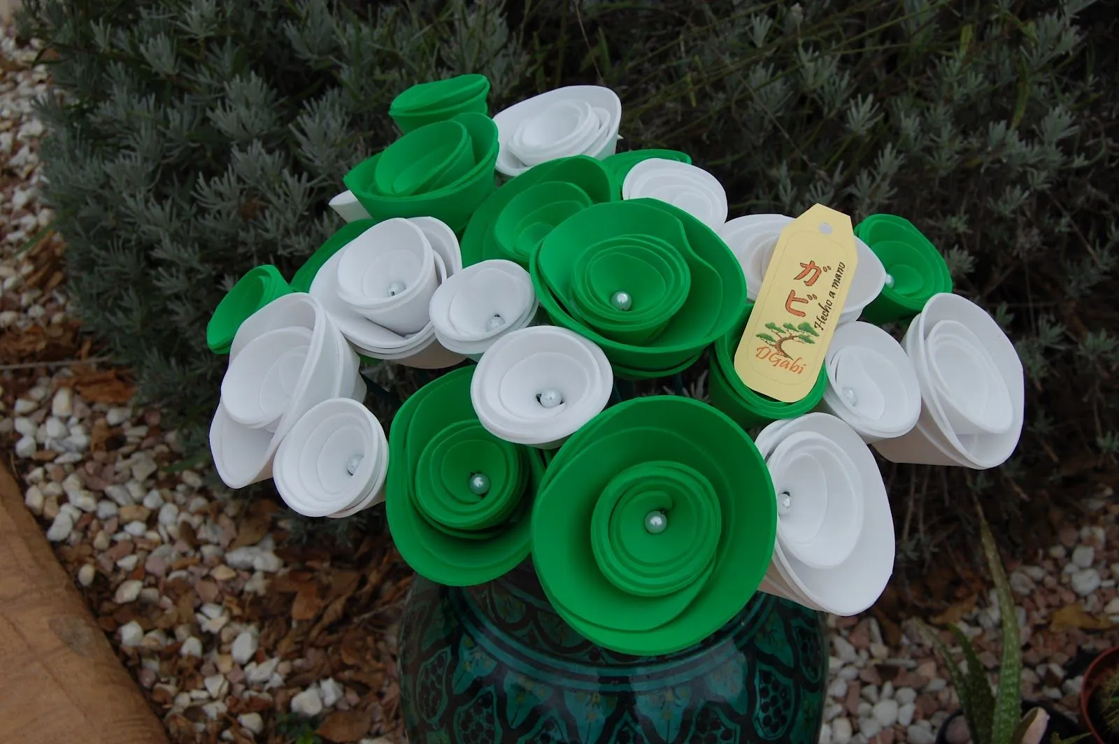 Los Detallitos DGabi: Ramo de Flores Blanco y Verde de goma Eva