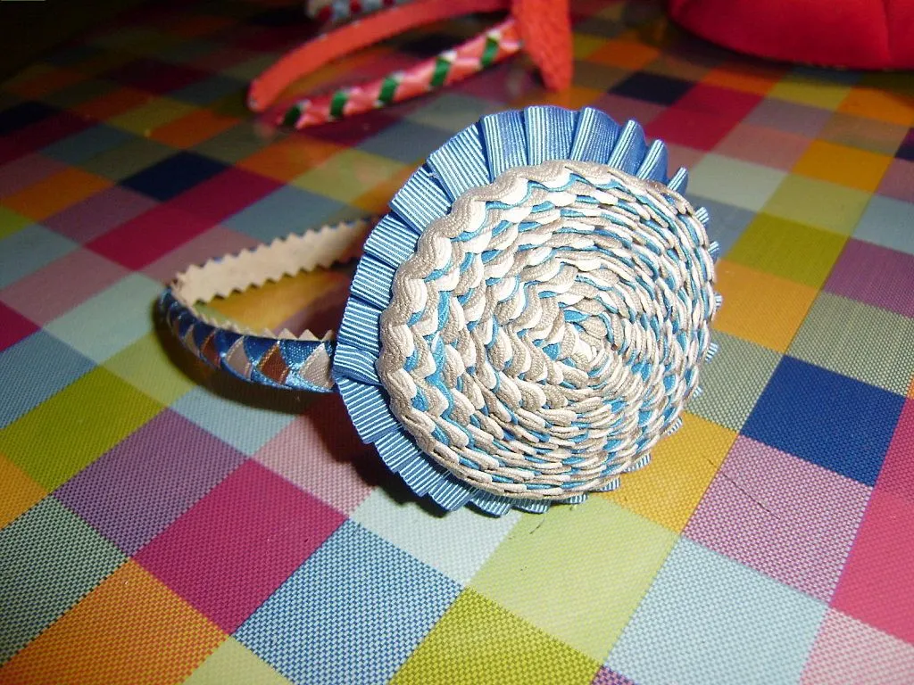 como hacer diademas | Aprender manualidades es facilisimo. como hacer diademas | Aprender manualidades es facilisimo.
