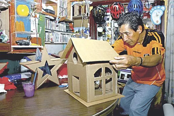 Diario Extra - Una familia expresa su arte en el mes de la patria Diario Extra - Una familia expresa su arte en el mes de la patria