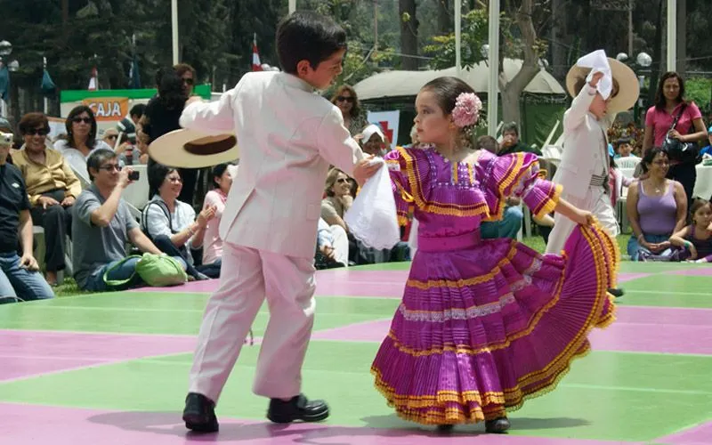 Niña bailando marinera para colorear - Imagui Niña bailando marinera para colorear - Imagui