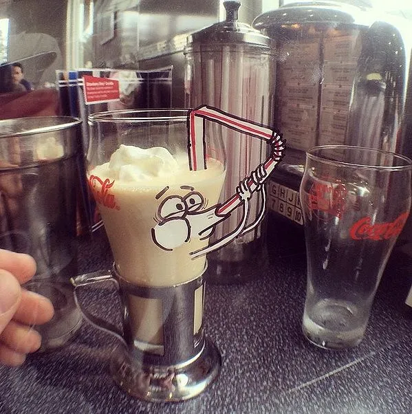 Dibujos Hechos A Mano Se Combinan Con Fotografías De Celular Para ...