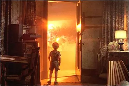 Niño abriendo la puerta - Imagui