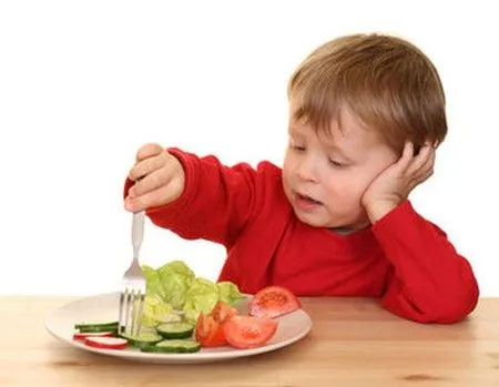 Dibujos de niños comiendo frutas - Imagui