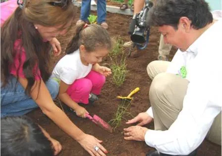 Dibujos de niños sembrando plantas - Imagui Dibujos de niños sembrando plantas - Imagui
