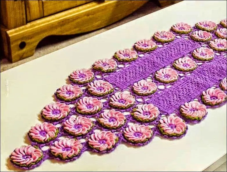 Camino de mesa con flores / patrones crochet | Crochet y Dos agujas