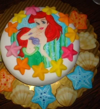 Disco pintado a mano para tortas de Ariel La Sirenita con borde de ...