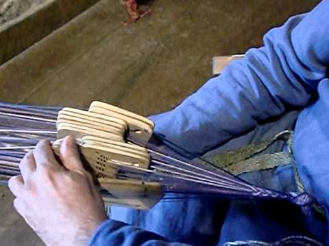 Diseño trenzado en un telar de tablillas - YouTube