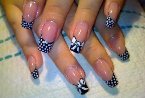 Diseño de Uñas juvenil en blanco y negro con lazos - ε Diseños e ... Diseño de Uñas juvenil en blanco y negro con lazos - ε Diseños e ...