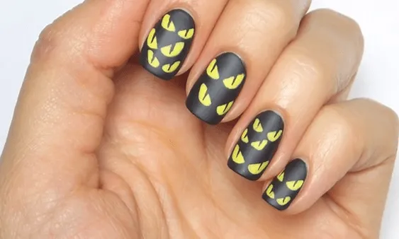 Diseño de Uñas Ojos de Gato para Halloween