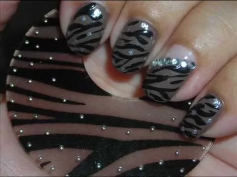 DISEÑOS DE UÑAS ANIMAL PRINT PASO A PASO - Bella en Casa DISEÑOS DE UÑAS ANIMAL PRINT PASO A PASO - Bella en Casa