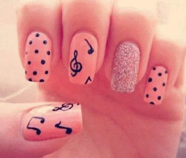 Diseños de Uñas: notas y puntos