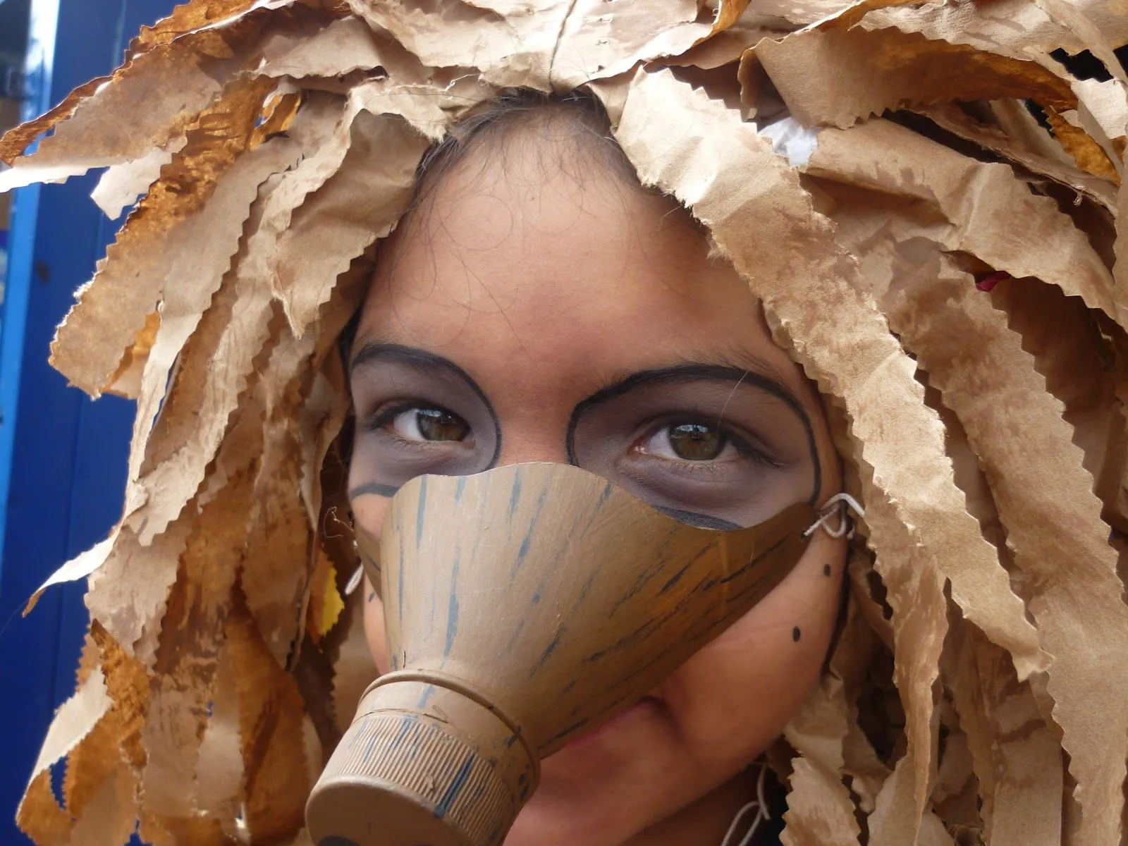 Disfraces de arbol con material reciclable - Imagui