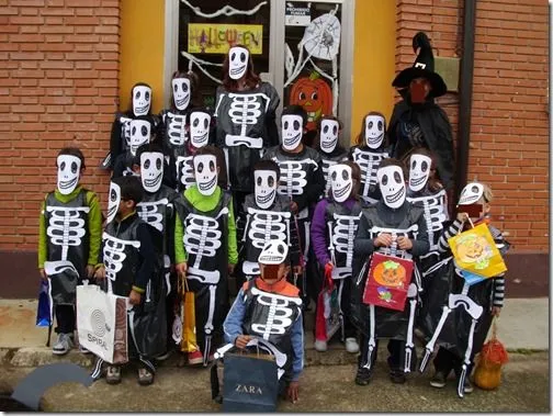 Disfraces caseros para halloween con bolsa de basura disfraces ... Disfraces caseros para halloween con bolsa de basura disfraces ...