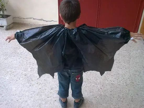 Disfraz de Vampiro Reciclado - Manualidades Infantiles
