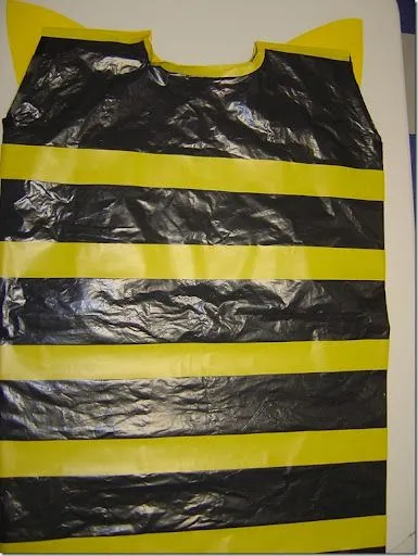 Disfraz de abeja hecho con bolsa de basura | idisfraz, ideas para ... Disfraz de abeja hecho con bolsa de basura | idisfraz, ideas para ...