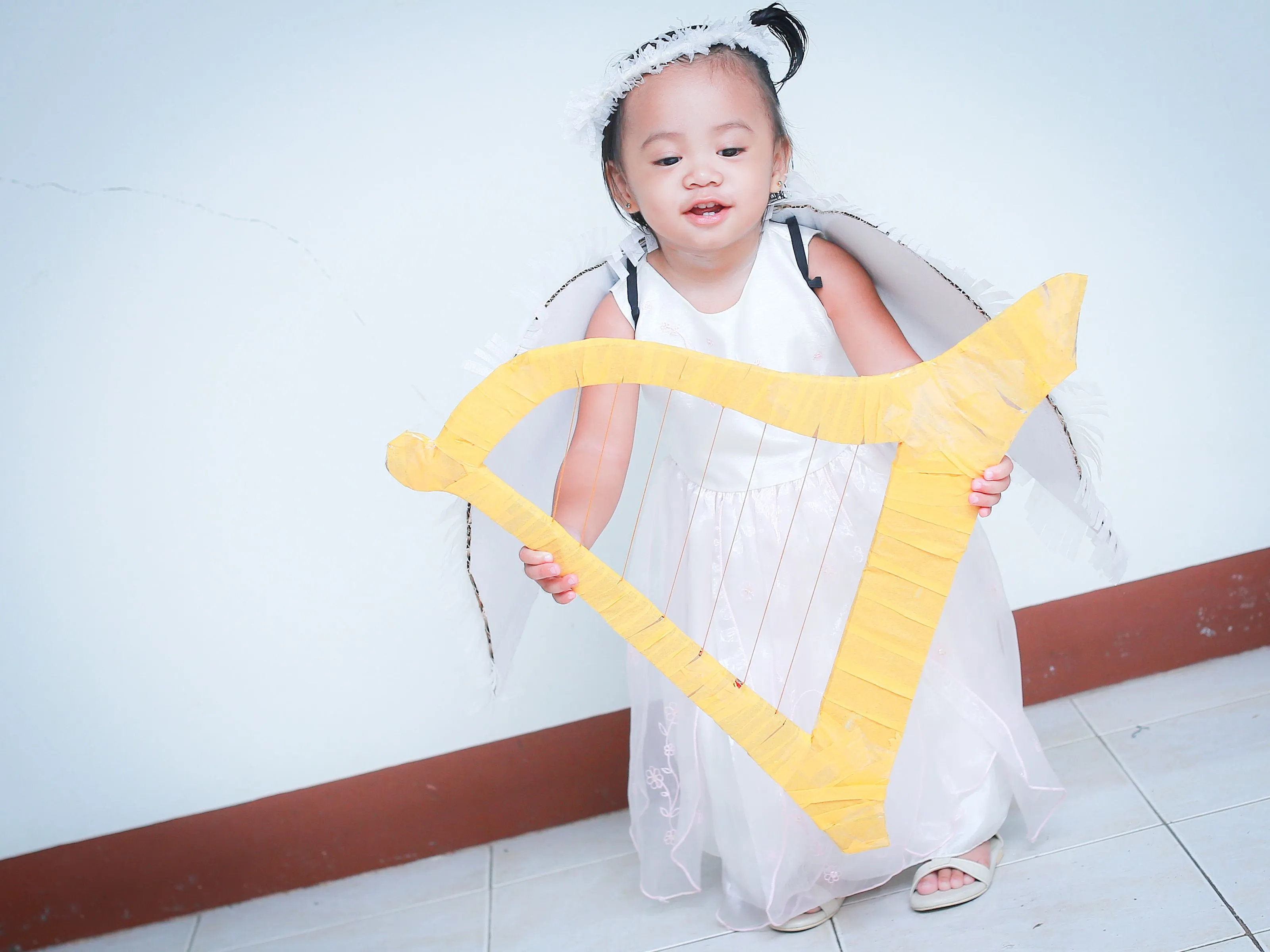 Cómo hacer un disfraz de ángel: 9 Pasos (con imágenes) Cómo hacer un disfraz de ángel: 9 Pasos (con imágenes)